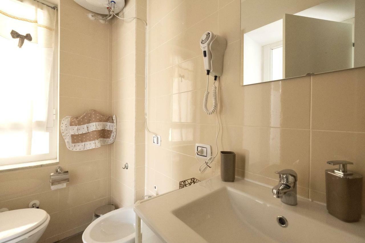 A Casa Di Giulia Hotel Наполи Екстериор снимка