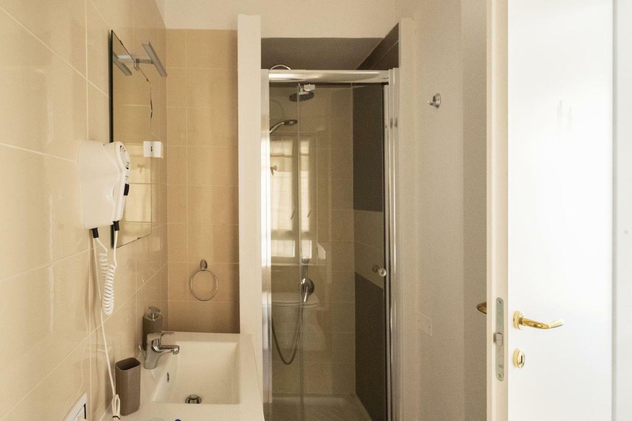 A Casa Di Giulia Hotel Наполи Екстериор снимка