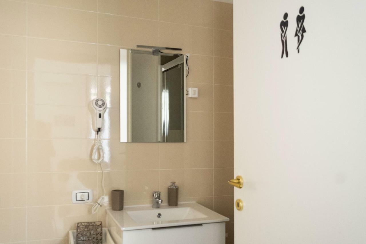 A Casa Di Giulia Hotel Наполи Екстериор снимка