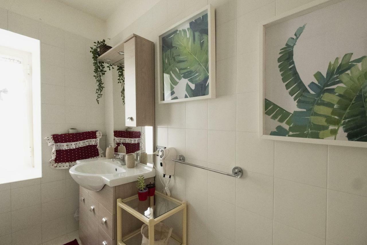 A Casa Di Giulia Hotel Наполи Екстериор снимка