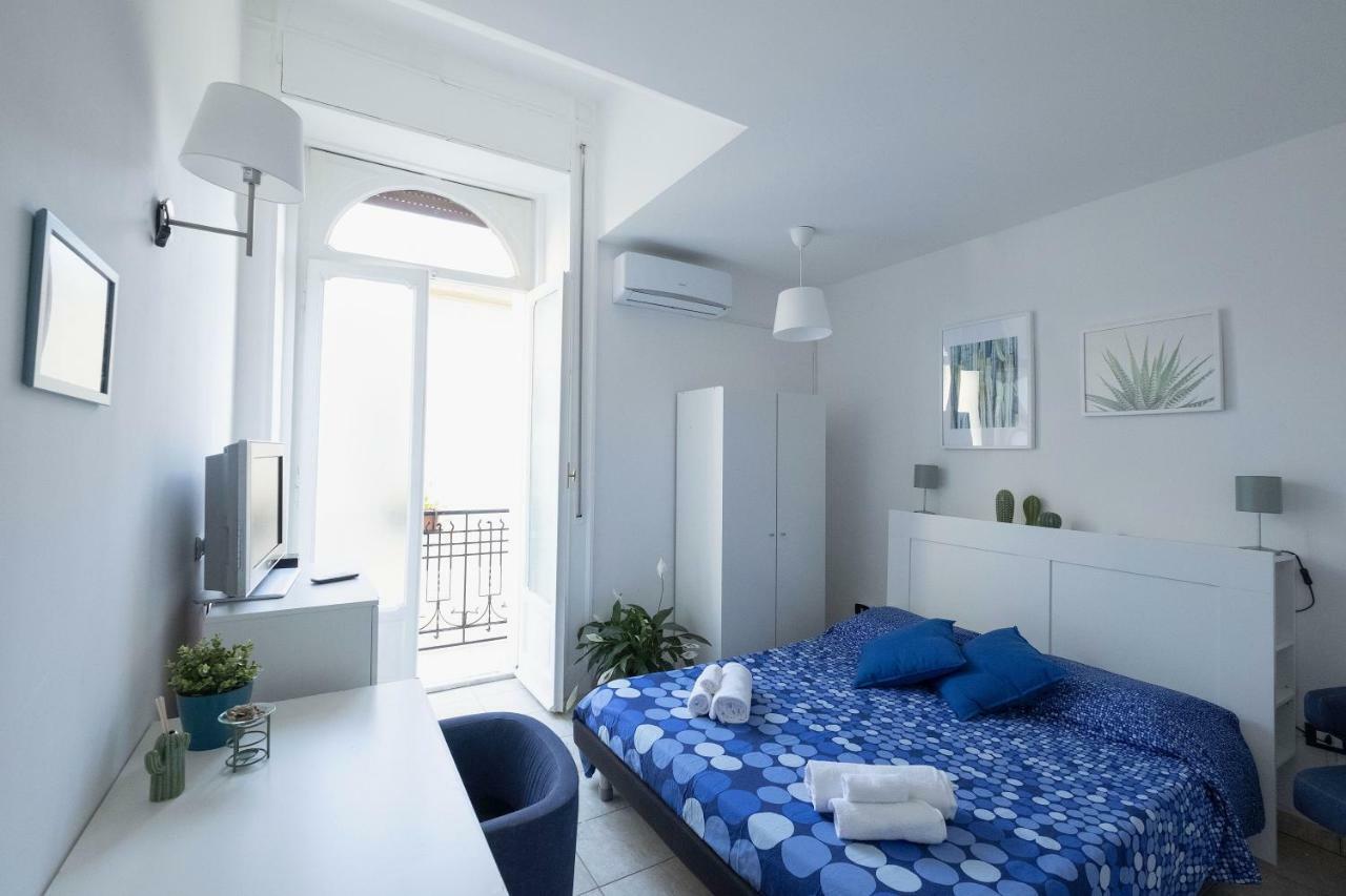 A Casa Di Giulia Hotel Наполи Екстериор снимка